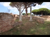 03001 ostia - regio ii - insula ix - edificio (ii,ix,5) - korridor an der ostseite - bli ri 3. laden am nordende - 09-2022.jpg